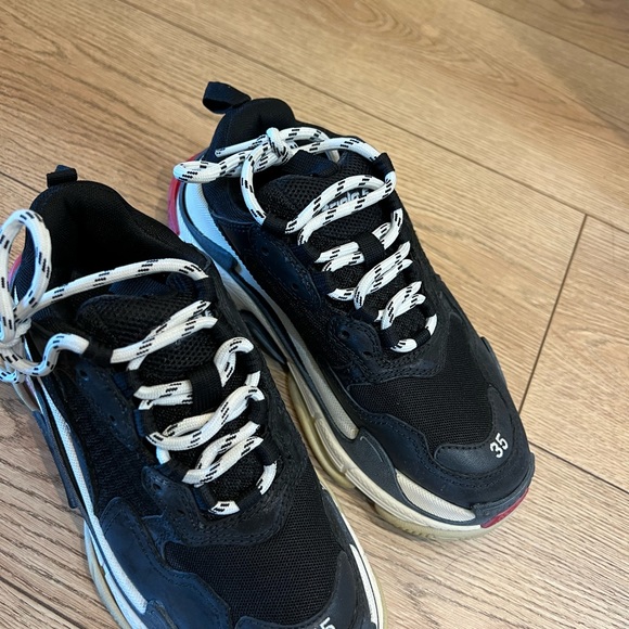 BALENCIAGA
Triple S Sneakers - Picture 2 of 3